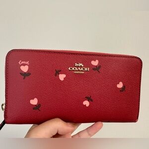 NEW Coach Zip Wallet with Heart Floral Print